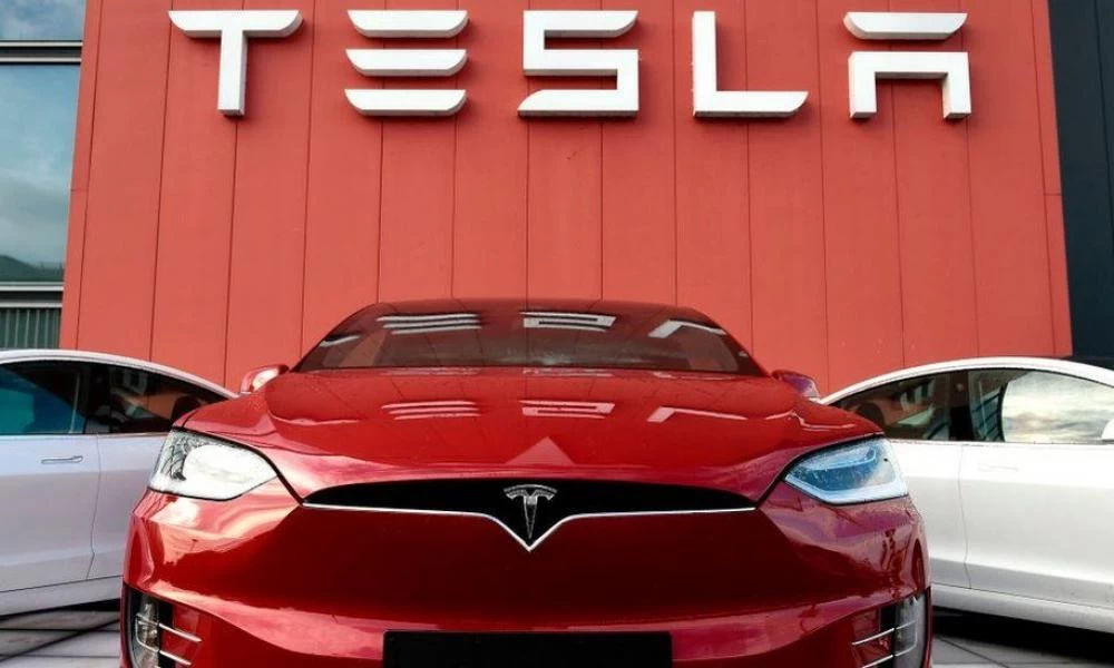 Tesla: Ο Elon Musk στο πλευρό της Ουκρανίας-Προσφέρει χρήματα στους Ουκρανούς για να συνεχίσουν να πολεμούν